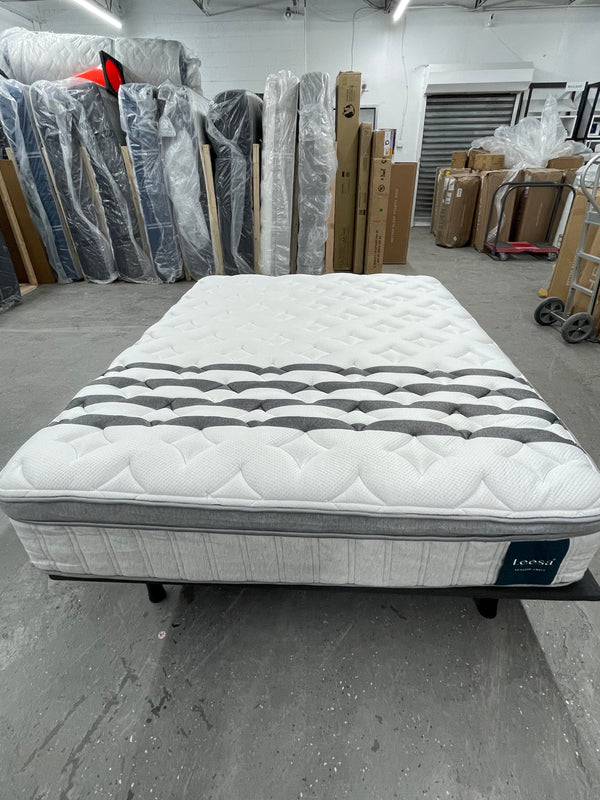 Floor Sample - Queen Leesa Legend Chill Floor Sample - Queen Leesa Legend Chill