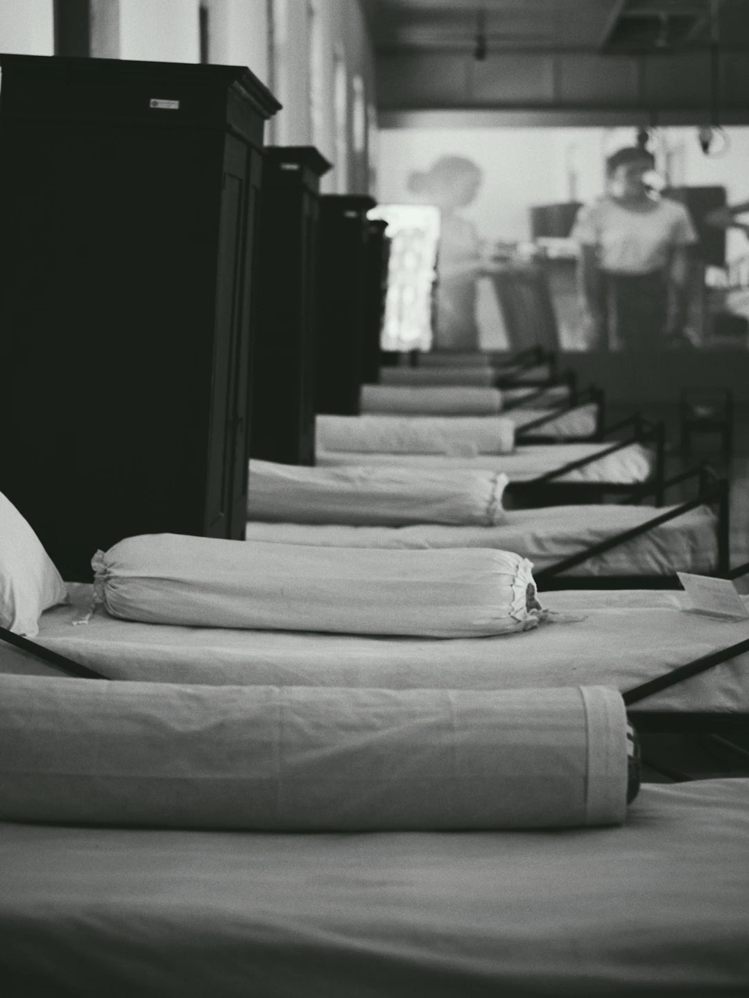 Space-Saving and Stylish Rollaway Beds for Comfort