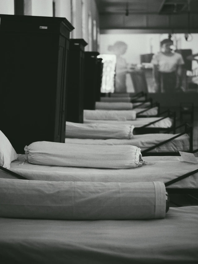Space-Saving and Stylish Rollaway Beds for Comfort