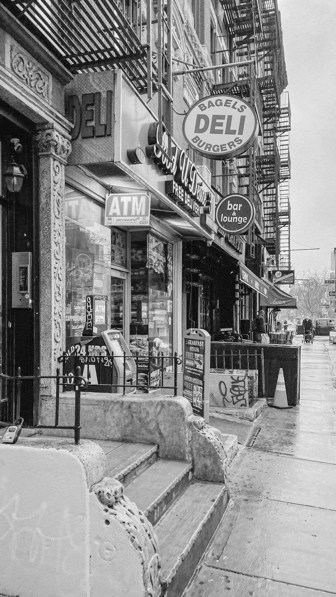 a black and white photo of a city street