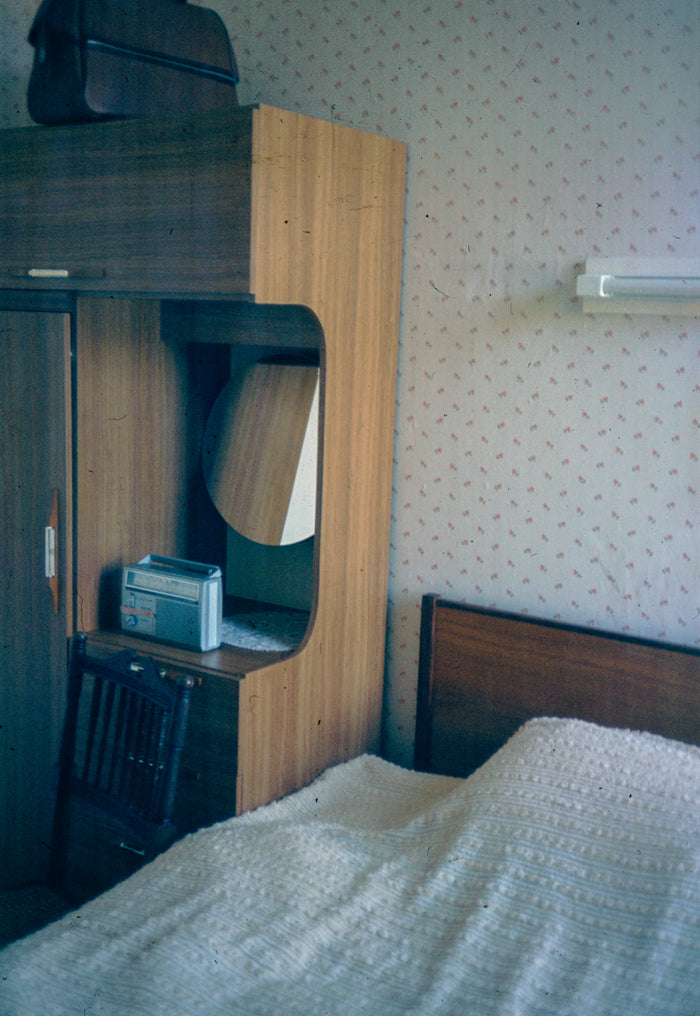 Stylish Mid-Century Modern Nightstands for Chic Bedrooms