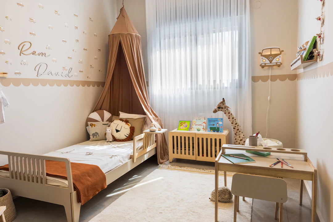 Charming Canopy Beds and Daybeds for Kids' Rooms
