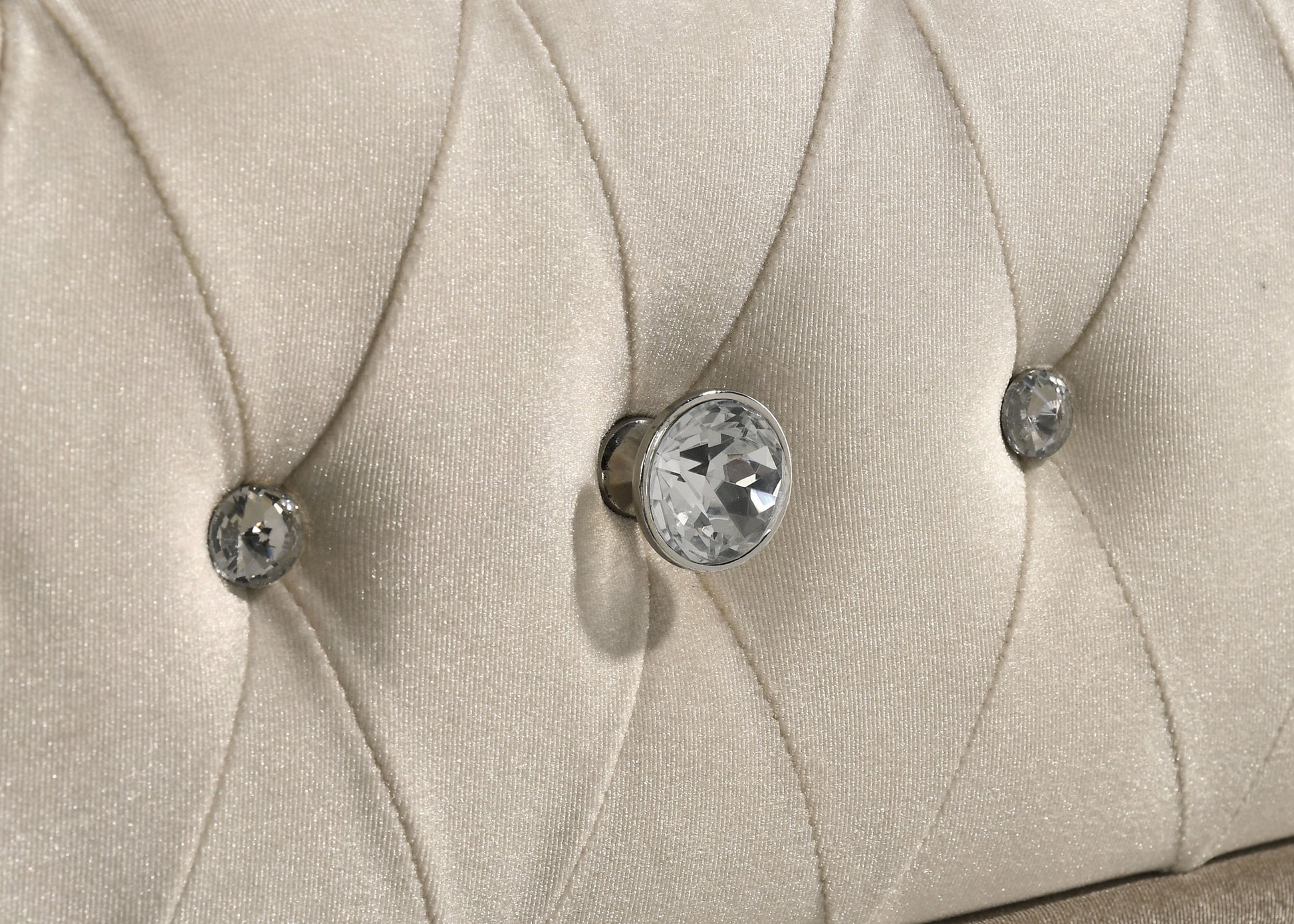 Antonella 7-drawer Upholstered Dresser Ivory and Camel