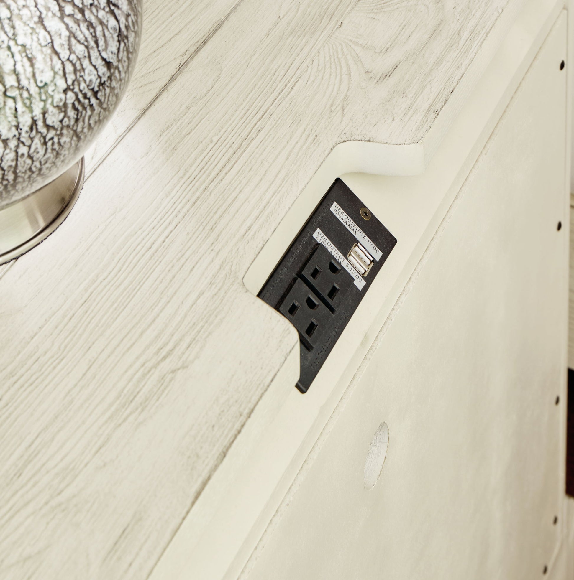 Arlendyne - Three Drawer Night Stand - Antique White - The Sleep Loft - Online Mattress Showroom NYC